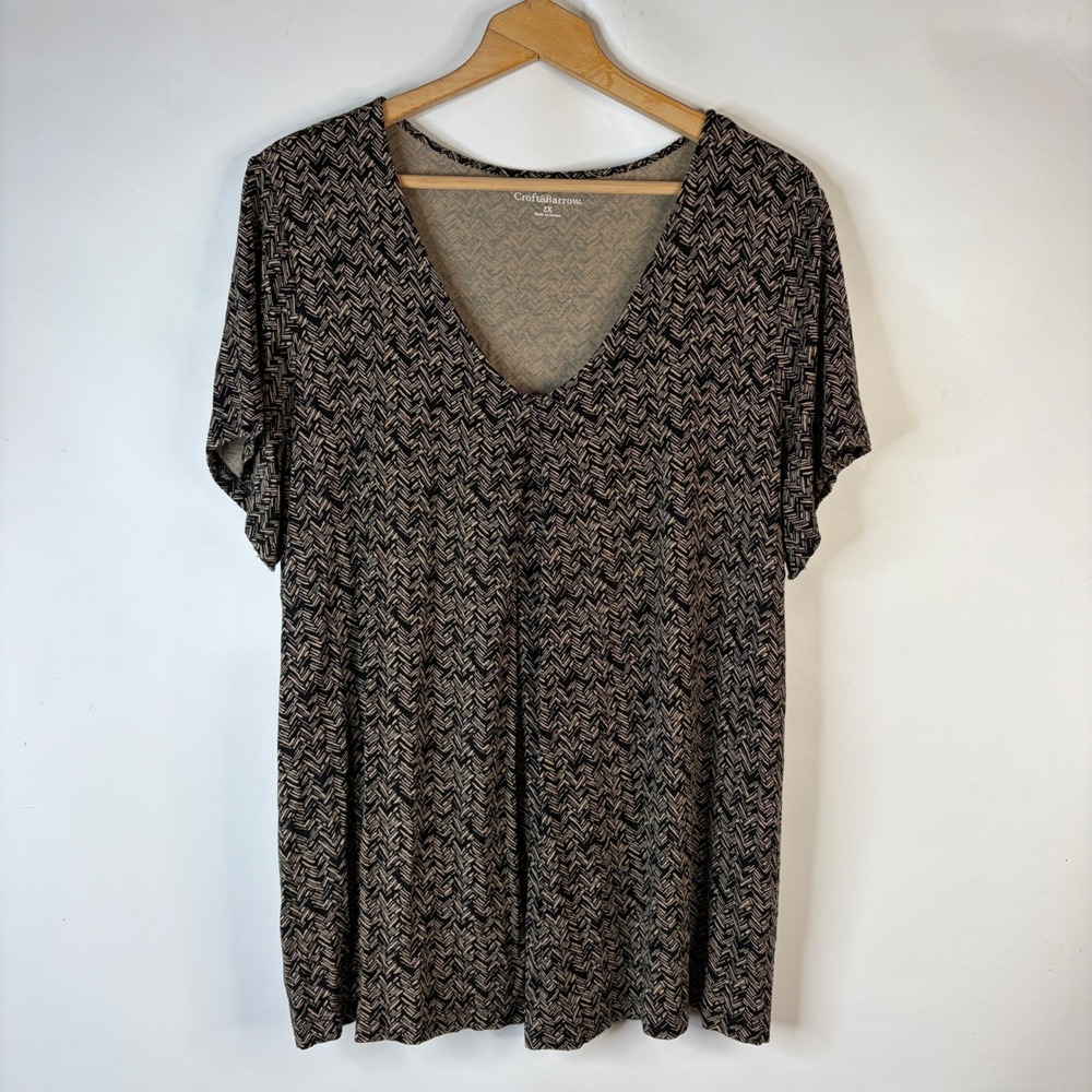 Croft & Barrow Top Women 2X Black Tan Geometric Chevron V-Neck Short Sleeve